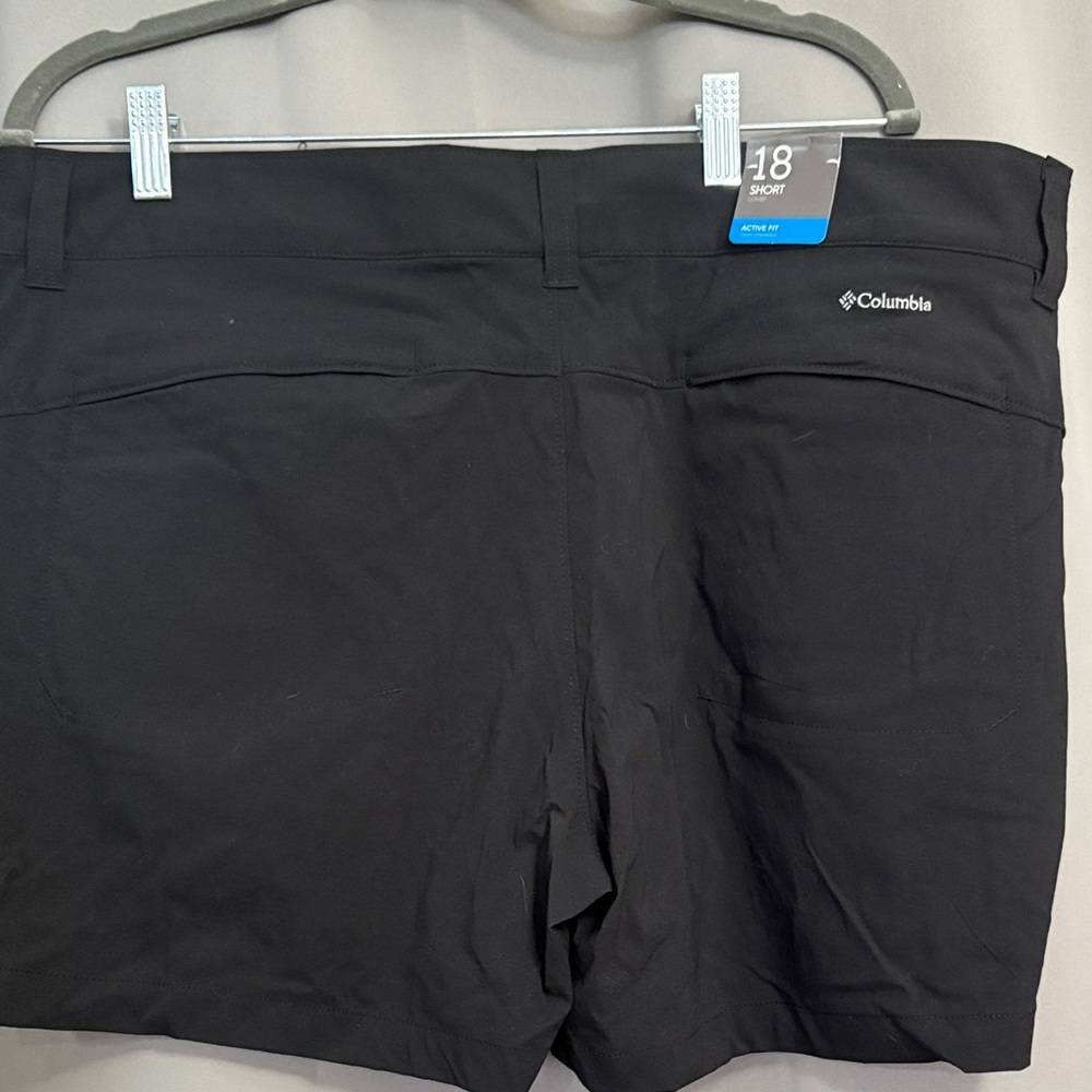 Columbia Women's Black Cargo Shorts - Picture 3 of 4